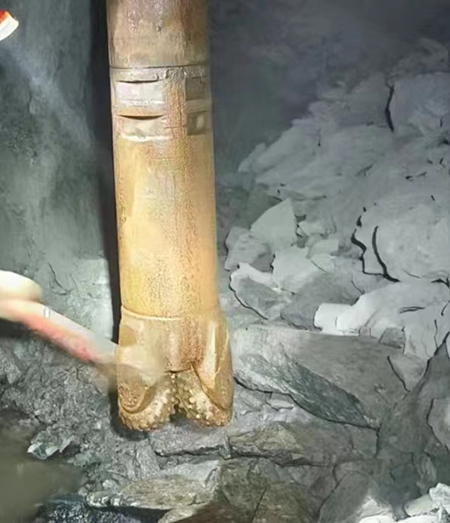 如何解決天井鉆機施工中坍孔問題？