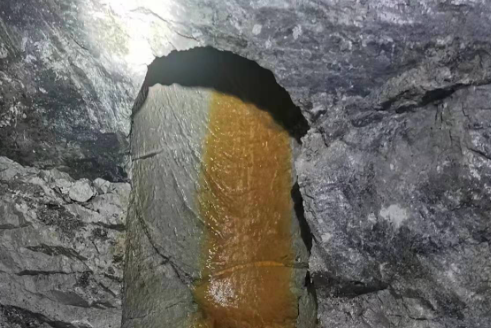 礦山術(shù)語：瓦斯抽放、通風(fēng)  充填、排水、通風(fēng)、溜礦、安全通道